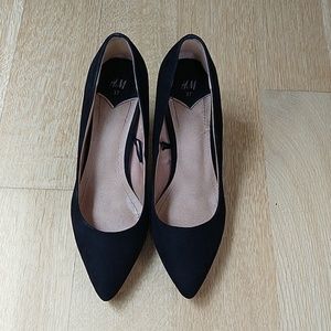 H&M classic black pumps